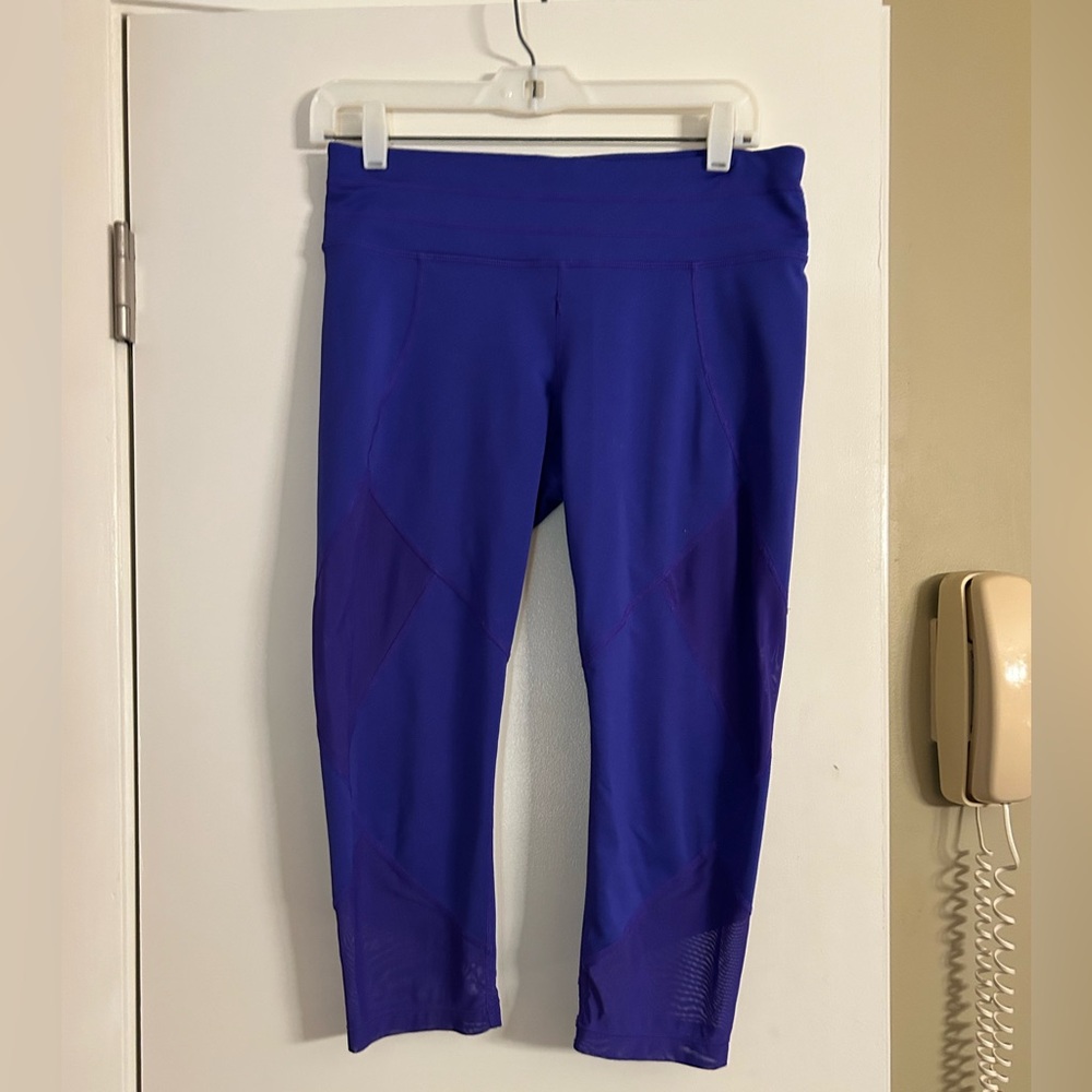 Athleta medium purple yoga pants calf length